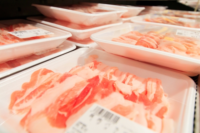 スーパーのフレスタ 精肉設備を増強し割安に提供